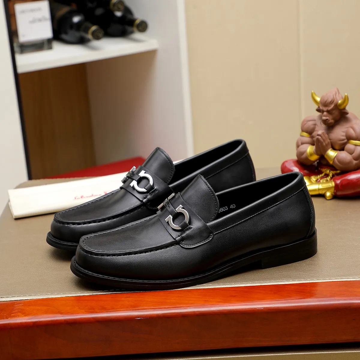 Men's shoes 💰460 🔥 Ferragamo new men's casual slip-on shoes 🇨🇳 Official website original 1:1 mold, original quality 💯 fine workmanship, high-end luxury ☘ The upper is made of imported Italian first-layer cowhide 🌴 Luxurious water dyeing 🐂 Leather lining 🍓 Rubber wear-resistant and non-slip outsole, breathable and comfortable to wear 🍍 The first choice for high-taste men, color optional! Code number 38-44 (45.46. Customized)